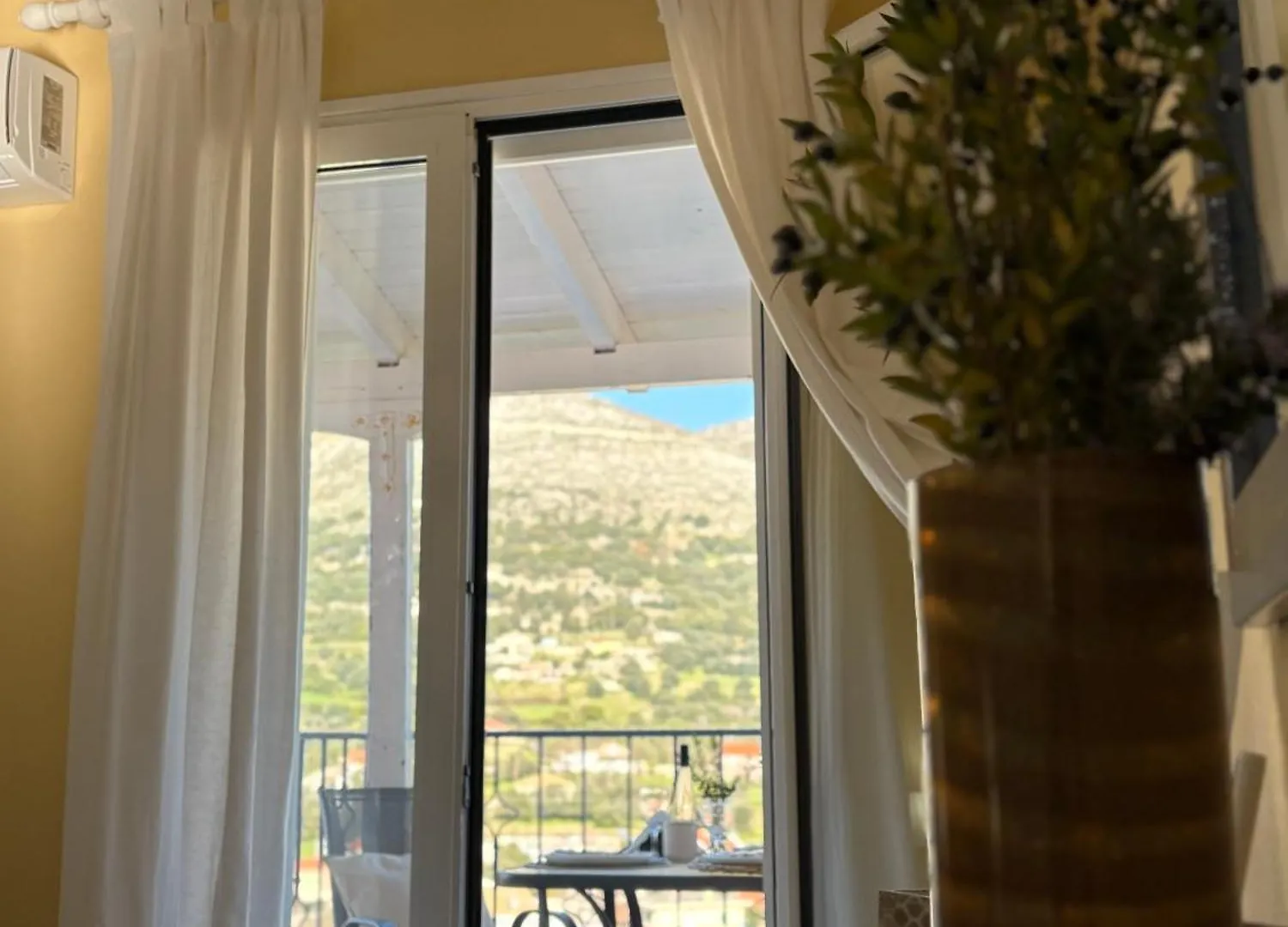 Апартаменты Myrtos Hotel Divarata